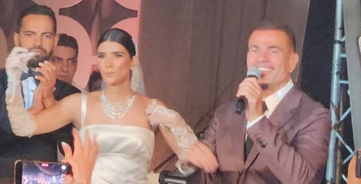 عمرو دياب وتامر حسني وأحمد السقا يشاركون محمد سامي فرحته في حفل زفاف شقيقته