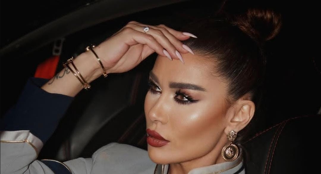 نادين الراسي بإطلالة مثيرة:&quot; وتسألون لماذا تتفكك الأسر؟&quot;