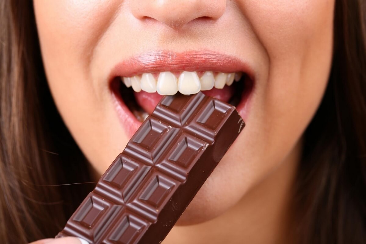 تناول الشوكولاتة على الأمد الطويل يفيد البصر