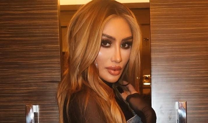 مايا دياب بإطلالة خارجة عن المألوف!