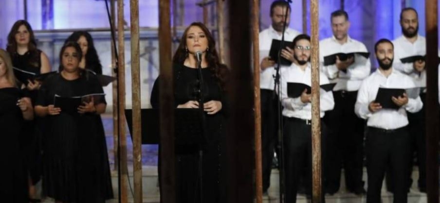 بين الصلاة والغناء، عبير نعمة قدّمت أمسية موسيقية تحت عنوان &quot;بيروت تُرنّم للأمل&quot; بعد الإنفجار