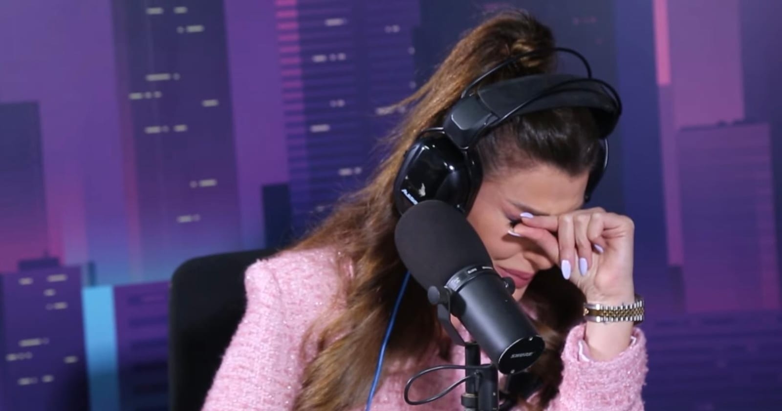 ريتا حرب لأغاني أغاني باكيةً:" كنتُ أقول يا رب، أبقني على قيد الحياة"